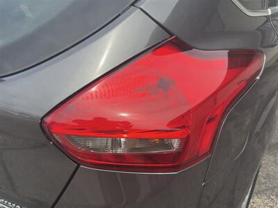 2015 Ford Focus Titanium Hatchback   - Photo 26 - East Dundee, IL 60118