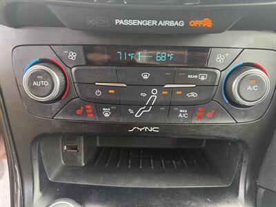 2015 Ford Focus Titanium Hatchback   - Photo 14 - East Dundee, IL 60118