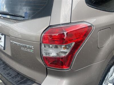 2015 Subaru Forester 2.5i   - Photo 21 - East Dundee, IL 60118