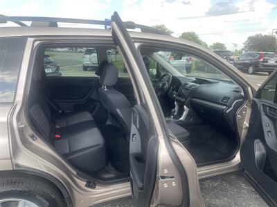 2015 Subaru Forester 2.5i   - Photo 9 - East Dundee, IL 60118