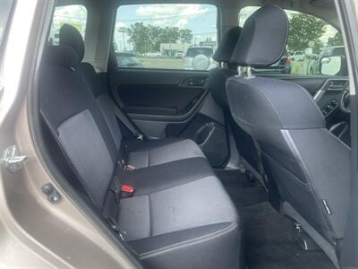 2015 Subaru Forester 2.5i   - Photo 10 - East Dundee, IL 60118