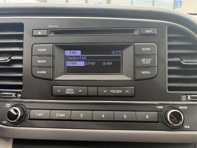 2018 Hyundai Elantra SE   - Photo 16 - East Dundee, IL 60118
