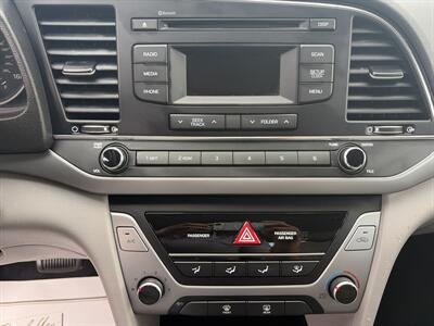 2018 Hyundai Elantra SE   - Photo 13 - East Dundee, IL 60118
