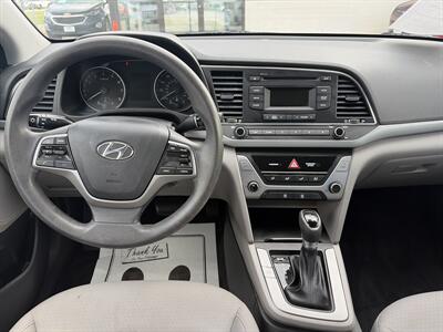 2018 Hyundai Elantra SE   - Photo 12 - East Dundee, IL 60118