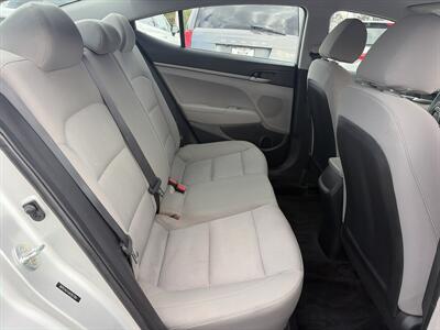 2018 Hyundai Elantra SE   - Photo 9 - East Dundee, IL 60118