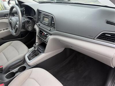 2018 Hyundai Elantra SE   - Photo 11 - East Dundee, IL 60118