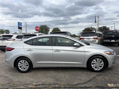 2018 Hyundai Elantra SE   - Photo 4 - East Dundee, IL 60118