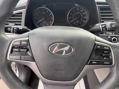 2018 Hyundai Elantra SE   - Photo 14 - East Dundee, IL 60118