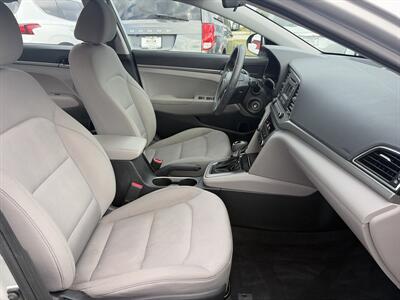 2018 Hyundai Elantra SE   - Photo 10 - East Dundee, IL 60118