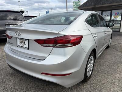 2018 Hyundai Elantra SE   - Photo 5 - East Dundee, IL 60118