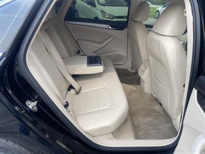 2015 Volkswagen Passat 1.8T Limited Edition   - Photo 9 - East Dundee, IL 60118