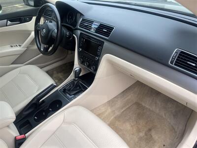 2015 Volkswagen Passat 1.8T Limited Edition   - Photo 11 - East Dundee, IL 60118