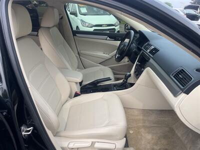 2015 Volkswagen Passat 1.8T Limited Edition   - Photo 10 - East Dundee, IL 60118