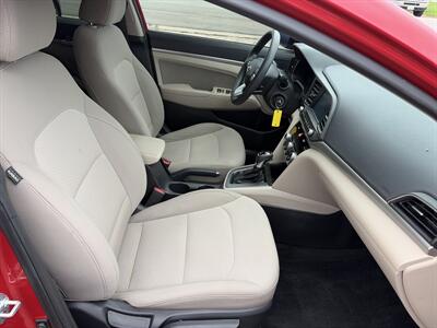 2020 Hyundai Elantra SEL   - Photo 10 - East Dundee, IL 60118