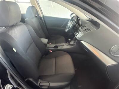 2013 Mazda Mazda3 i Touring   - Photo 10 - East Dundee, IL 60118