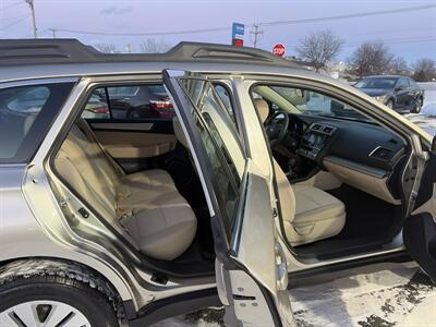 2018 Subaru Outback 2.5i   - Photo 9 - East Dundee, IL 60118