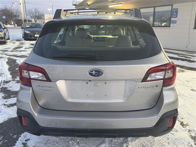 2018 Subaru Outback 2.5i   - Photo 6 - East Dundee, IL 60118