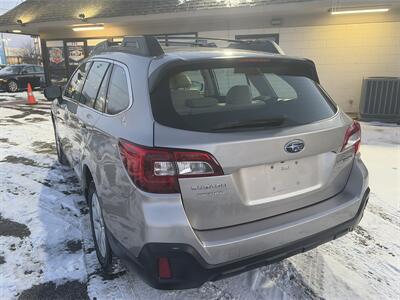 2018 Subaru Outback 2.5i   - Photo 7 - East Dundee, IL 60118
