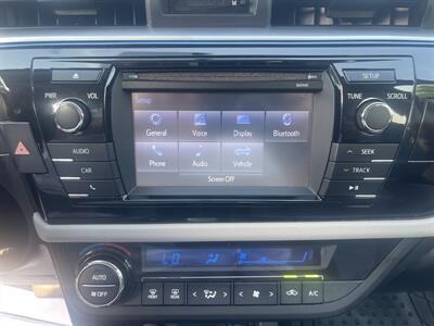 2015 Toyota Corolla LE   - Photo 12 - East Dundee, IL 60118