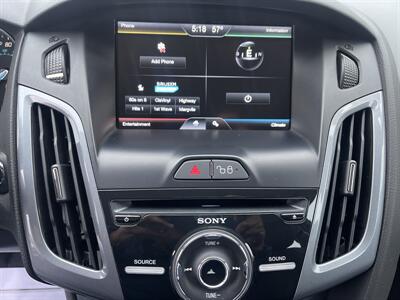 2012 Ford Focus Titanium   - Photo 17 - East Dundee, IL 60118