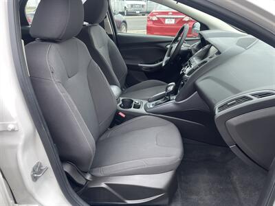 2012 Ford Focus Titanium   - Photo 11 - East Dundee, IL 60118