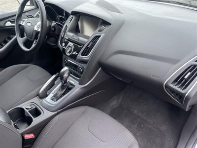 2012 Ford Focus Titanium   - Photo 12 - East Dundee, IL 60118