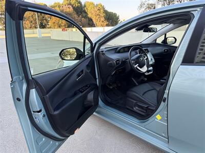 2017 Toyota Prius Four  With Leather, Navigation And Back Up Camera - Photo 10 - Irvine, CA 92614