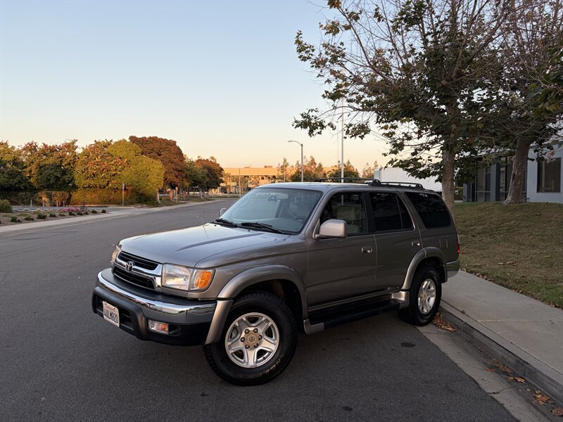 2001 Toyota 4Runner SR5   - Photo 1 - Irvine, CA 92614