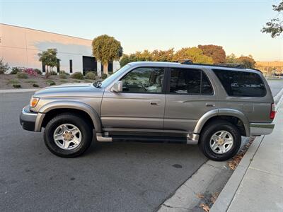 2001 Toyota 4Runner SR5   - Photo 9 - Irvine, CA 92614