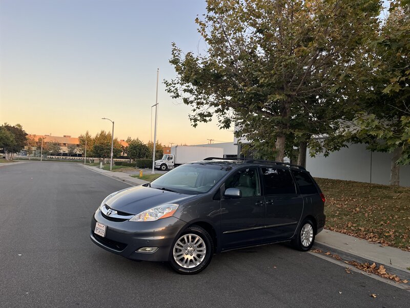 2009 Toyota Sienna XLE Timing Chain  With Leather, Navigation & Back Up Camera