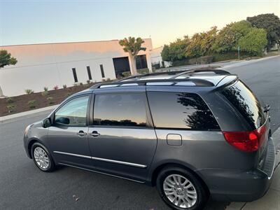 2009 Toyota Sienna XLE Timing Chain  With Leather, Navigation & Back Up Camera - Photo 4 - Irvine, CA 92614