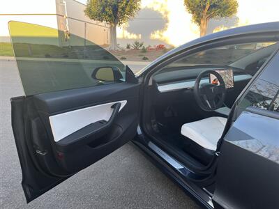 2019 Tesla Model 3 Long Range AWD Dual Motor With Navigation, Back Up Camera And Leather - Photo 12 - Irvine, CA 92614