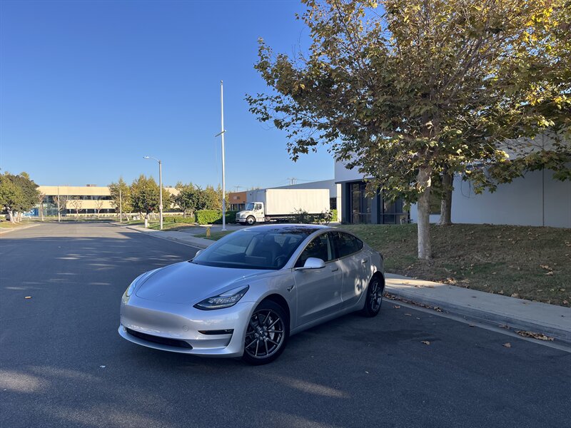 2018 Tesla Model 3 Long Range  Included $4000 IRS Tax Credit With Navigation, Back Up Camera And Leather