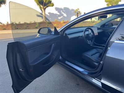 2018 Tesla Model 3 Mid Range  Included $4000 IRS Tax Credit With Navigation, Back Up Camera And Leather - Photo 11 - Irvine, CA 92614
