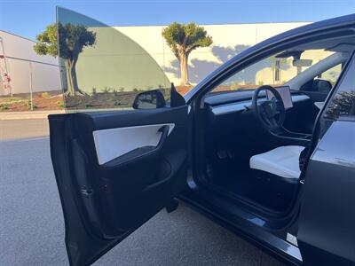 2021 Tesla Model Y Long Range  Electric Included $4000 Tax Credit With Navigation, Leather & Back Up Camera - Photo 11 - Irvine, CA 92614