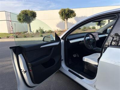 2023 Tesla Model Y Performance  With Navigation, Back Up camera & Leather - Photo 13 - Irvine, CA 92614