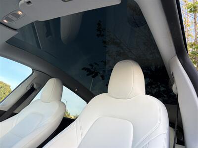 2023 Tesla Model Y Performance  With Navigation, Back Up camera & Leather - Photo 16 - Irvine, CA 92614