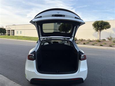 2023 Tesla Model Y Performance  With Navigation, Back Up camera & Leather - Photo 6 - Irvine, CA 92614