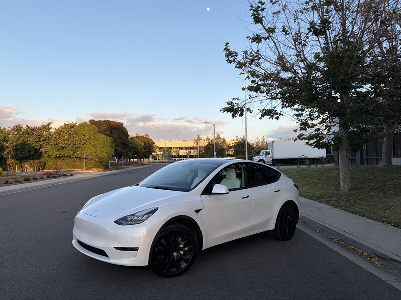 2021 Tesla Model Y Standard Range  Electric With Navigation, Leather And Back up Camera - Photo 1 - Irvine, CA 92614