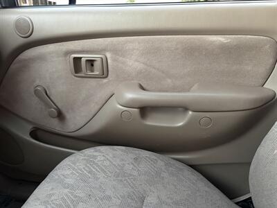 2001 Toyota Tacoma 2dr Standard Cab V4 4WD Manual Transmission - Photo 20 - Irvine, CA 92614