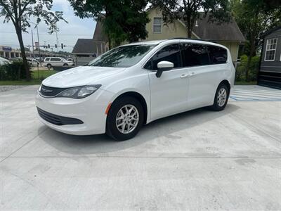 2020 Chrysler Voyager LXi   - Photo 2 - Siloam Springs, AR 72761