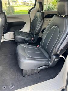 2018 Chrysler Pacifica Touring L   - Photo 10 - Siloam Springs, AR 72761