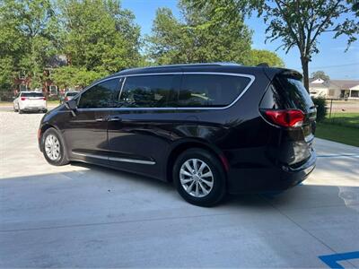 2018 Chrysler Pacifica Touring L   - Photo 3 - Siloam Springs, AR 72761