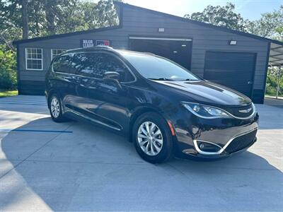 2018 Chrysler Pacifica Touring L   - Photo 1 - Siloam Springs, AR 72761