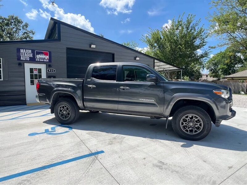 2018 Toyota Tacoma SR V6  