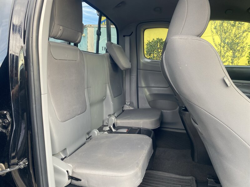 2015 Toyota Tacoma PreRunner V6 - Photo 10 - Arleta, CA 91331