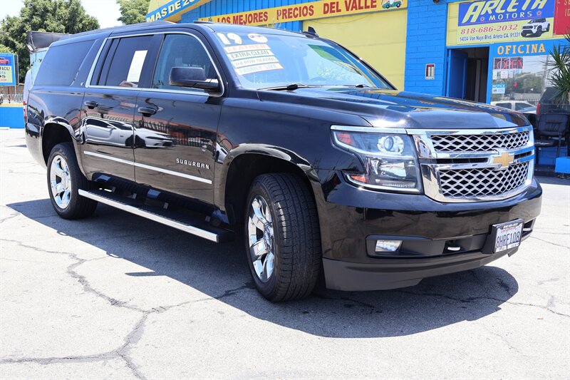 2019 Chevrolet Suburban LT   - Photo 1 - Arleta, CA 91331
