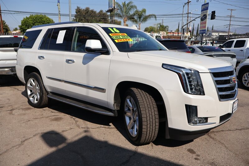 2016 Cadillac Escalade Luxury Collection - Photo 3 - Arleta, CA 91331
