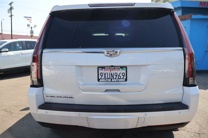 2016 Cadillac Escalade Luxury Collection - Photo 6 - Arleta, CA 91331