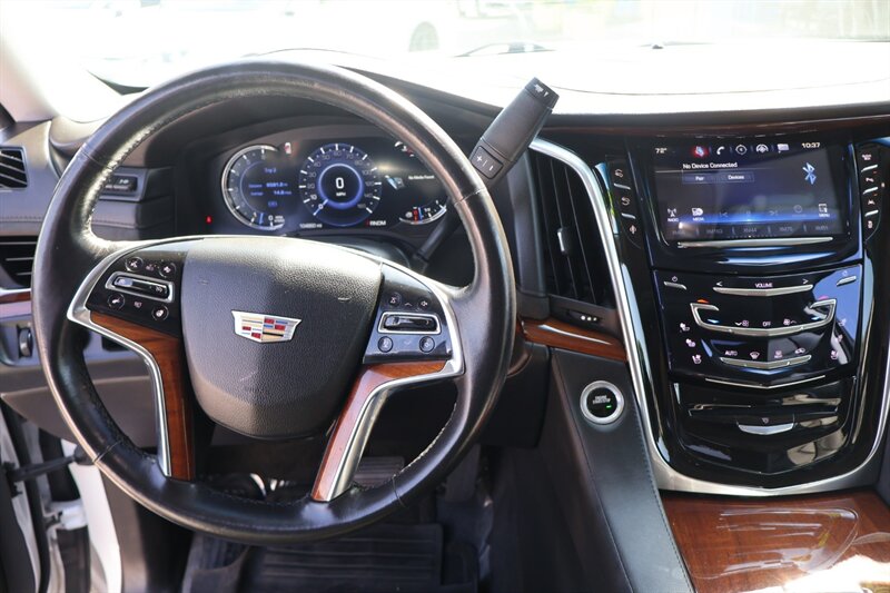 2016 Cadillac Escalade Luxury Collection - Photo 10 - Arleta, CA 91331